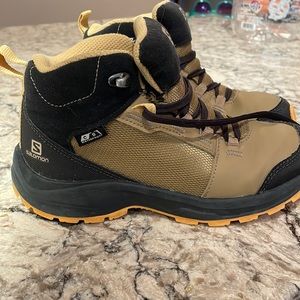 Boys Salomon OUTward hiking boots